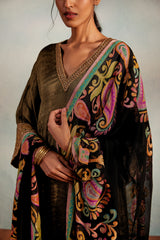 Shop the best of Banarasi sarees, dupattas and lehengas at Roliana New Delhi