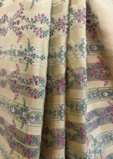 This unique and stylish Ivory & Moss Green Tanchoi Silk Benarasi Saree from Roliana is crafted with an exquisite combination of tanchoi weave and delicate, pink bunches of small flowers.