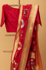Red pure benarasi georgette handwoven saree with chaand bootis in silver and gold zari all over by Roliana Weaves. Pure Banarasi Saree.