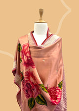 Pure silk benarasi dupatta in salmon pink with handpainted flowers by Roliana Weaves. Shop the best of Banarasi sarees, dupattas and lehengas at Roliana New Delhi