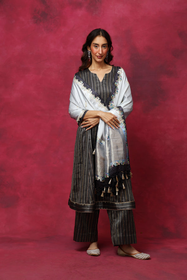 Love me some Nigella Silk Dupatta