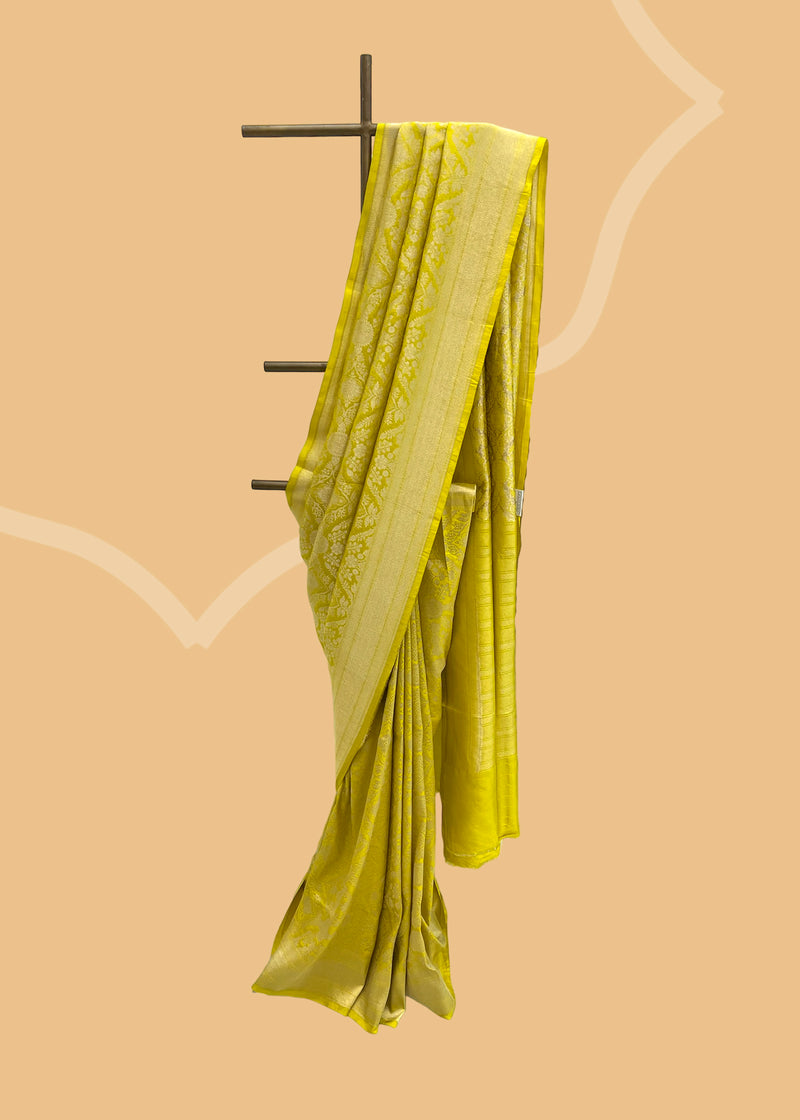 Expertly hand-woven with intricate brocade detailing, the Lime Green Pure Silk Benarasi Saree exudes elegance and luxury. Shop the best collection of authentic, handwoven, pure benarasi sarees with Roliana New Delhi