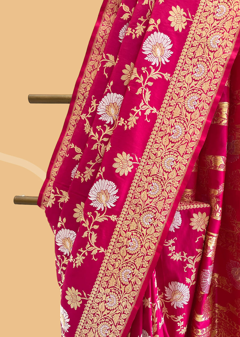 Made from luxurious silk and featuring the intricate traditional jangla ektaara weave in muted gold and silver zari. Shop the best collection of authentic, handwoven, pure benarasi sarees with Roliana New Delhi
