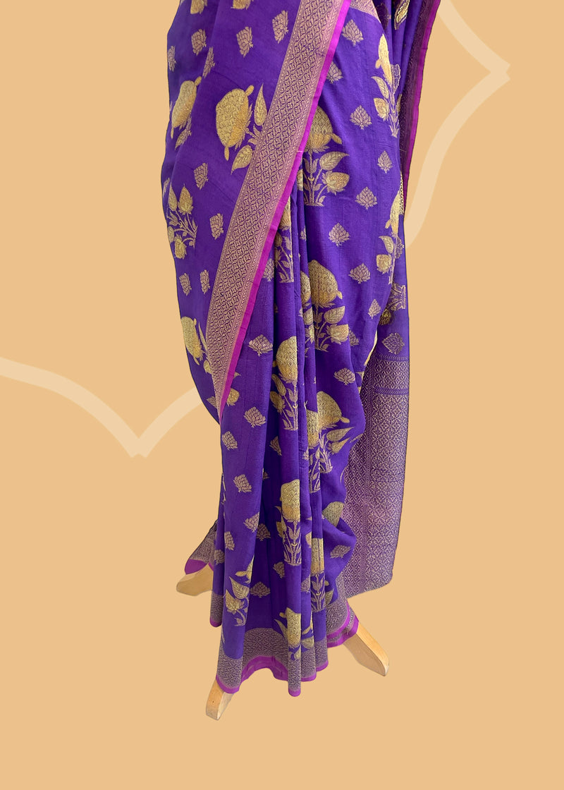 This beautiful saree features old world inspired designs of anar bootas in a unique contrast of sage green and lime color tones. Soak in the luxury of this exquisite traditional attire! Shop the best collection of authentic, handwoven, pure benarasi sarees with Roliana New Delhi