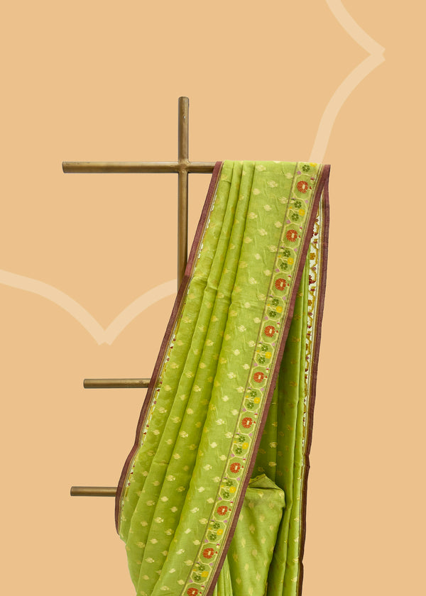 A lime green muslin jamdani saree with meenakari dhakai border and a jamuni kanni. Shop the best collection of authentic, handwoven, pure benarasi sarees with Roliana New Delhi